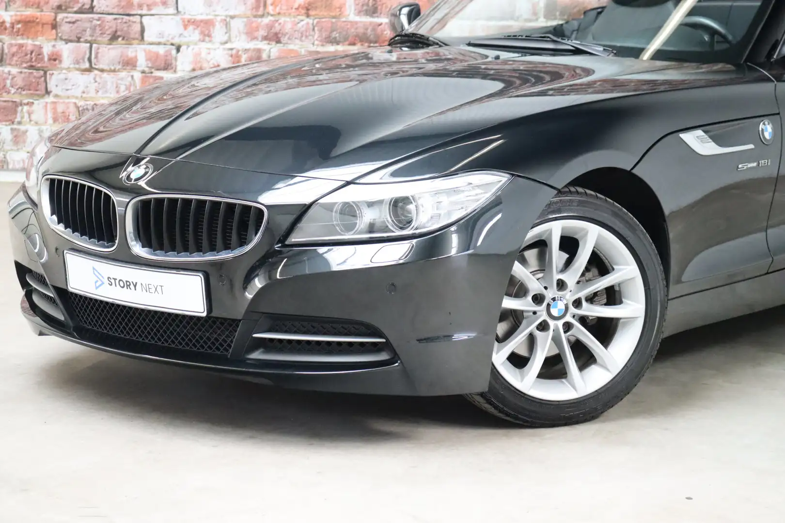 BMW Z4 Roadster sDrive18i High Executive Automaat / Navig Noir - 2