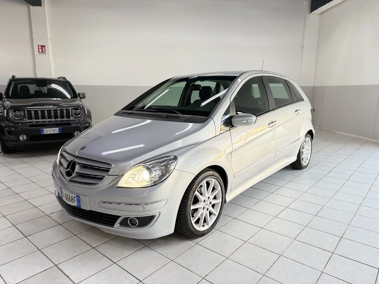 Mercedes-Benz B 200