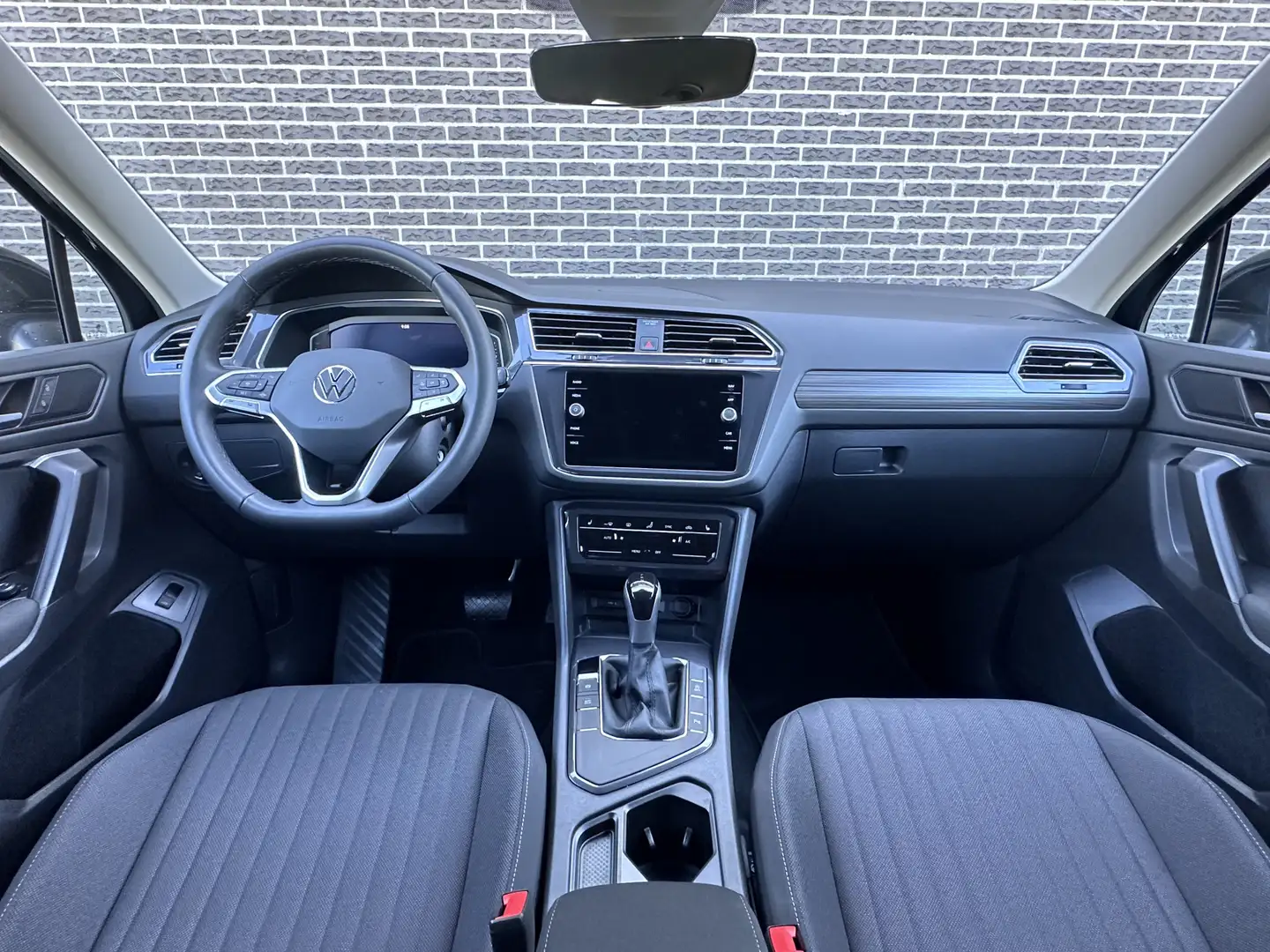 Volkswagen Tiguan Allspace 1.5 TSI Life Business 7p. | Camera | Apple CarPlay Zwart - 2
