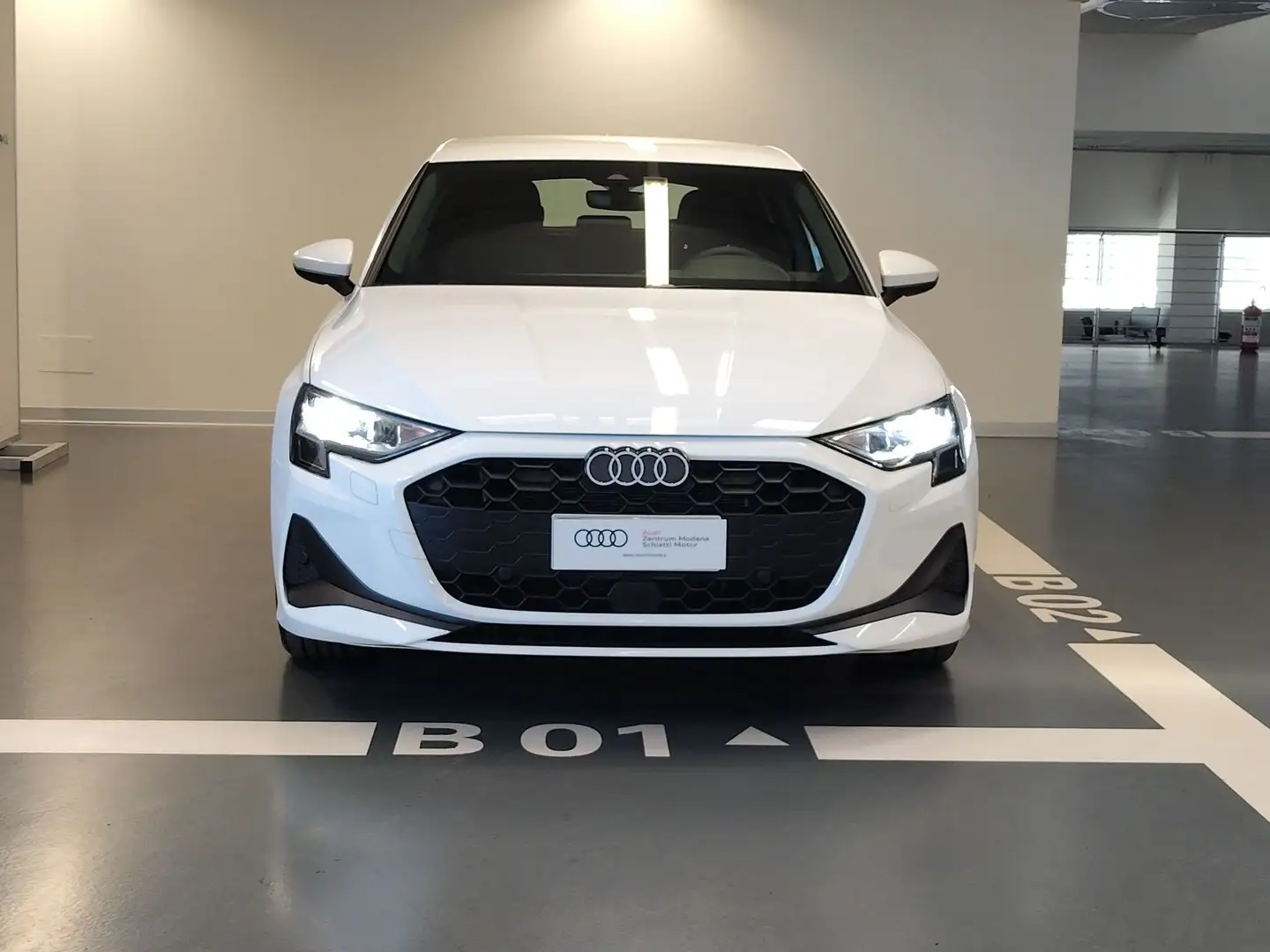Audi A3 SPB 35 TDI S tronic Business Blanc - 2