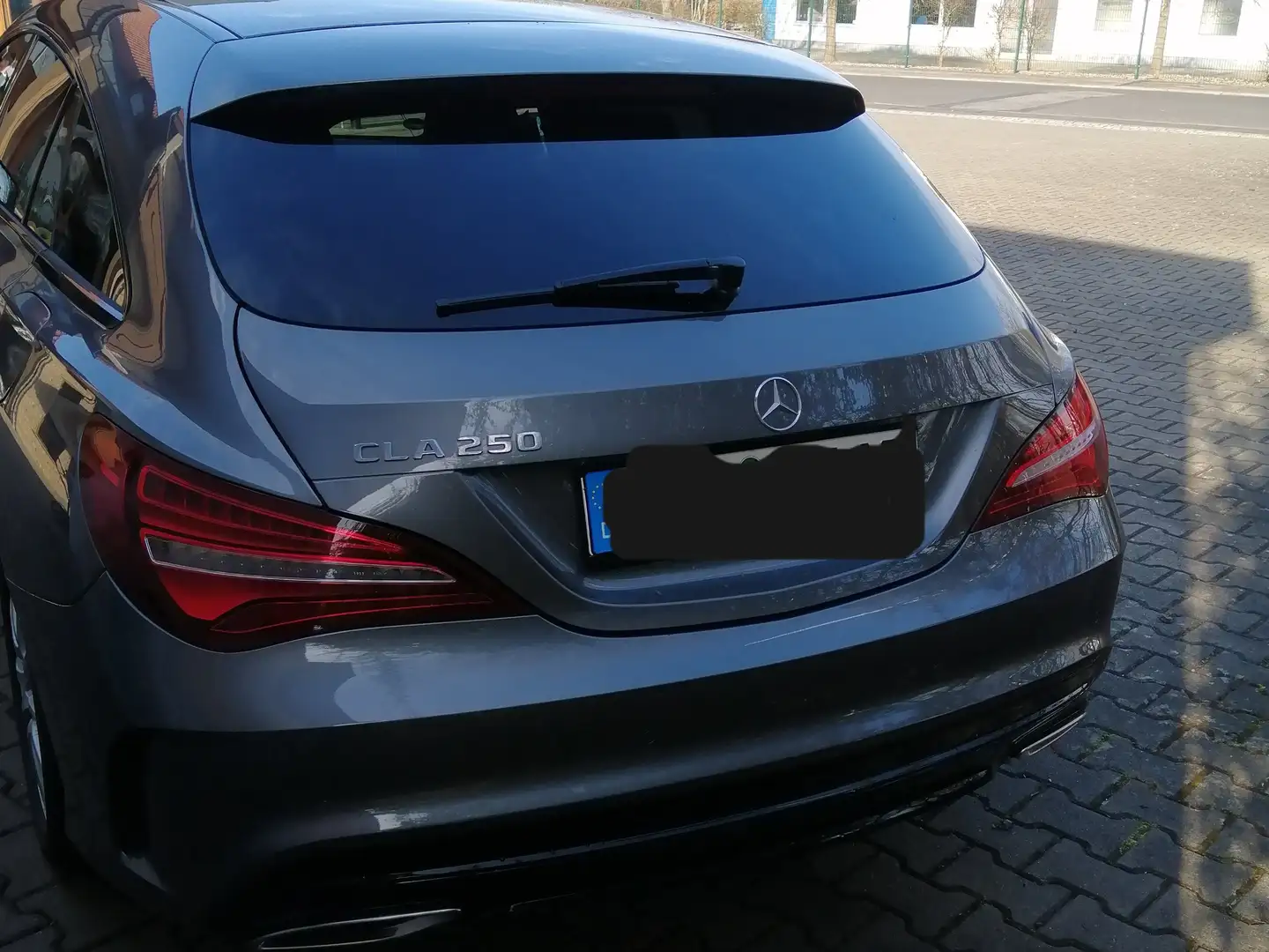 Mercedes-Benz CLA 250 CLA Shooting Brake 250 4Matic 7G-DCT UrbanStyle Ed Grau - 1