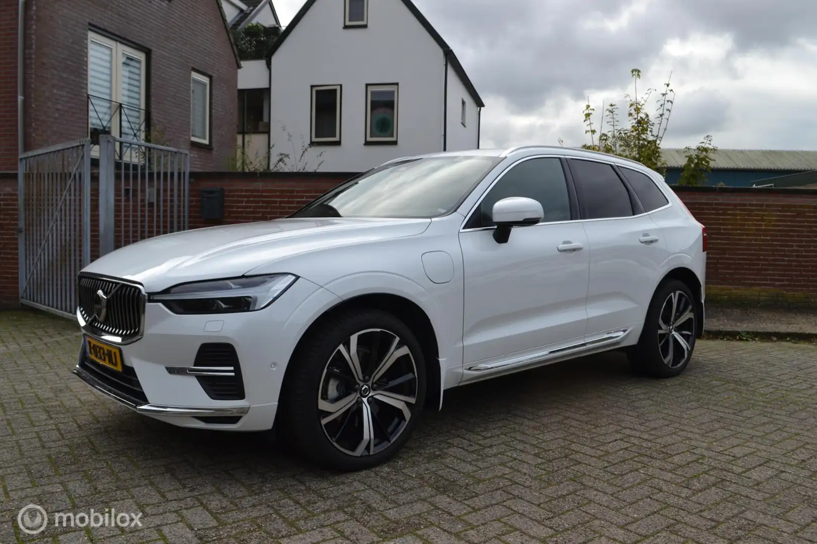 Volvo XC60 2.0 T6 Plug-in hybrid AWD Ultimate Bright | Head-u Wit - 2
