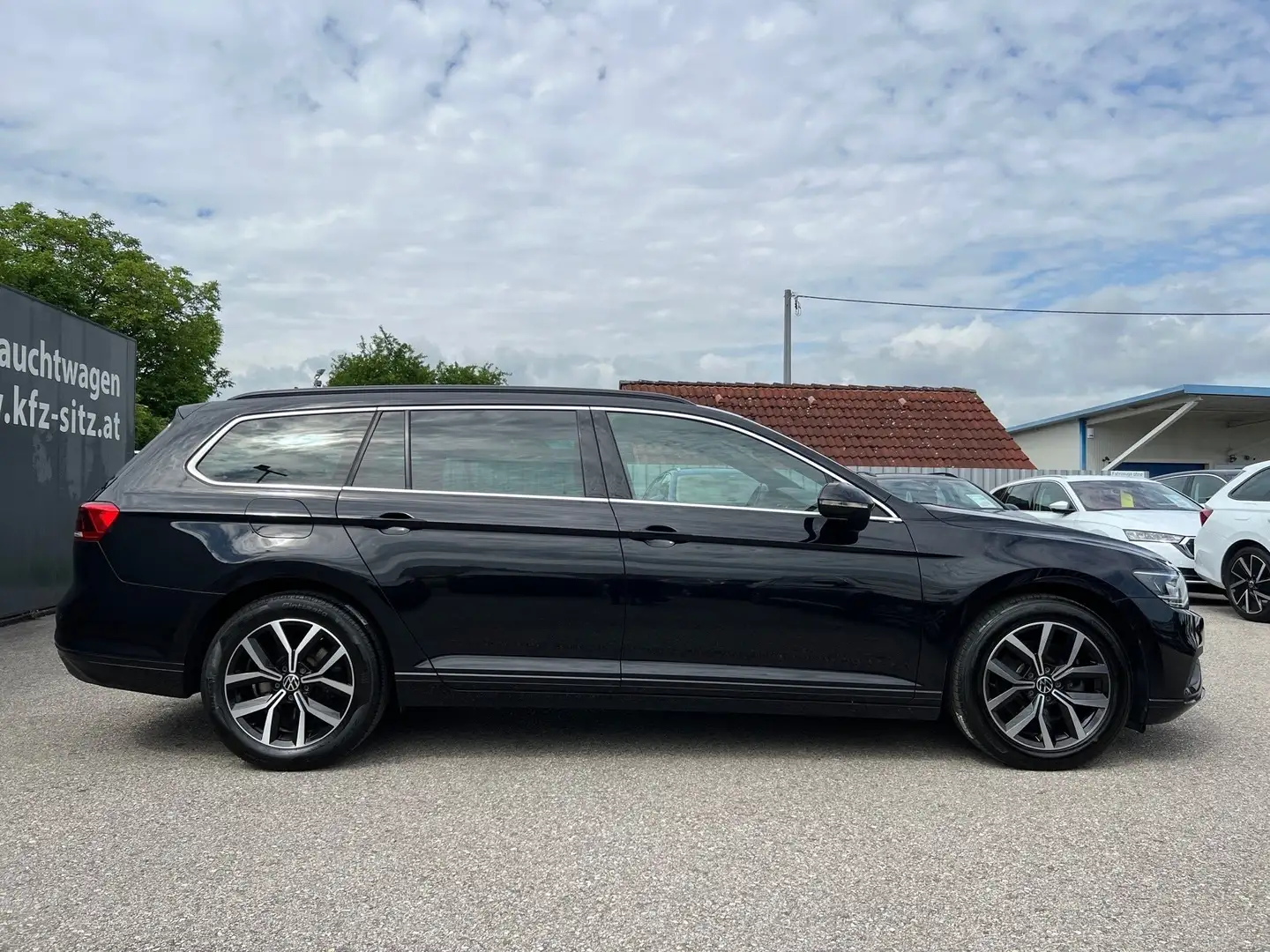 Volkswagen Passat Variant Business 2,0 SCR TDI DSG  | NP: €55.700 Schwarz - 2