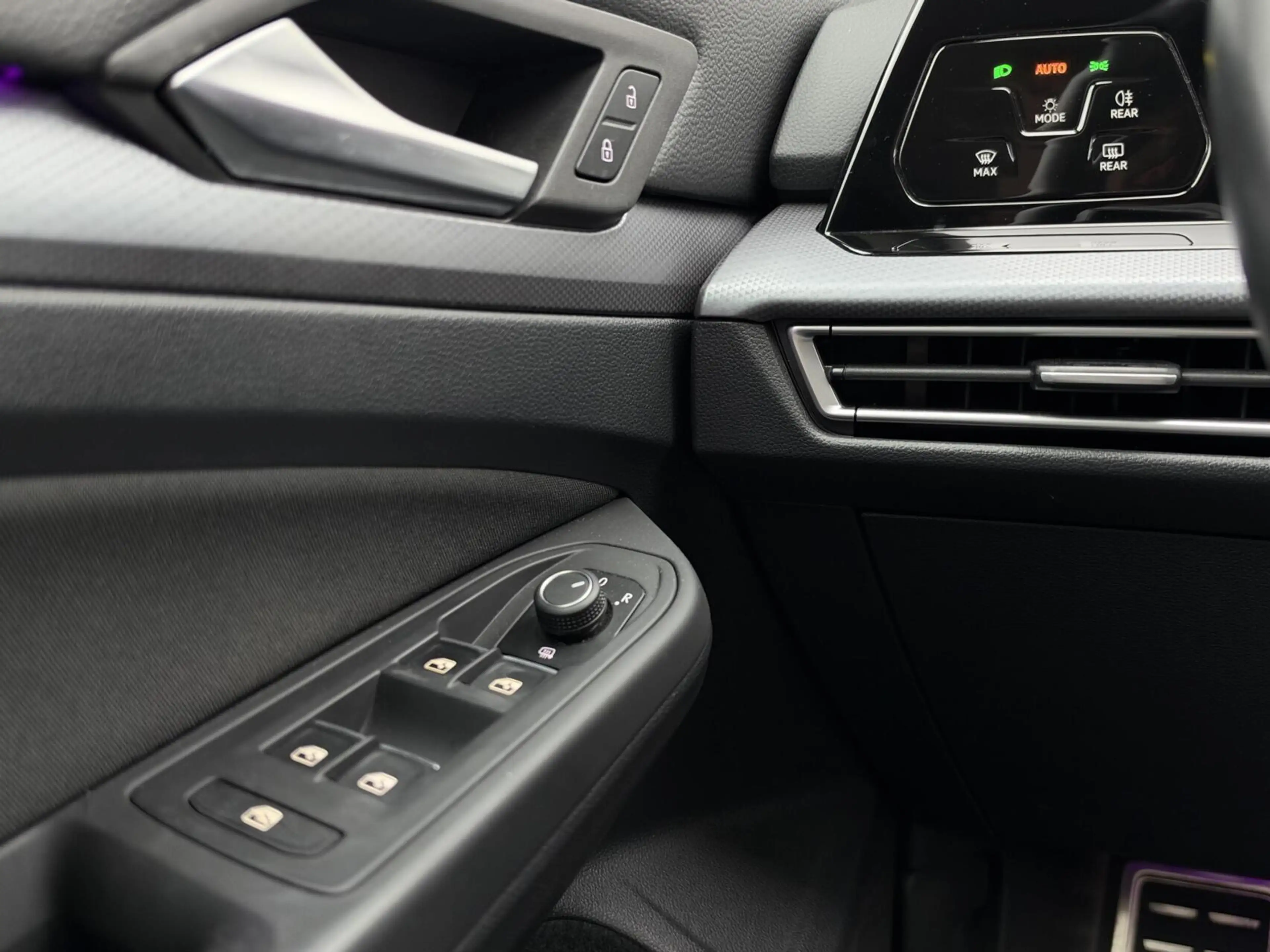 Volkswagen Golf 1.5 TSI | Virtual Cockpit | IQ Drive | CarPlay | N — photo 21