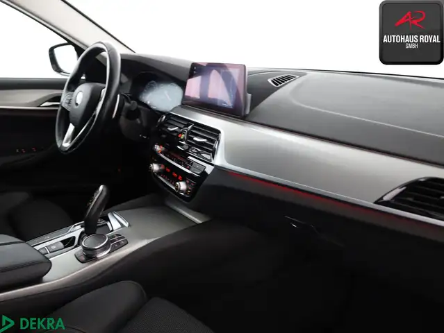 BMW 5 Series view 11