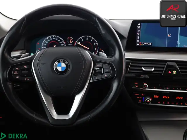 BMW 5 Series view 10