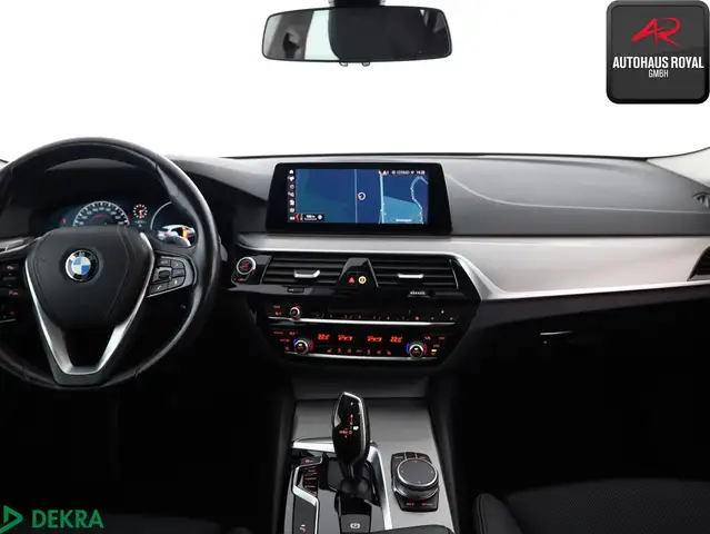 BMW 5 Series view 9