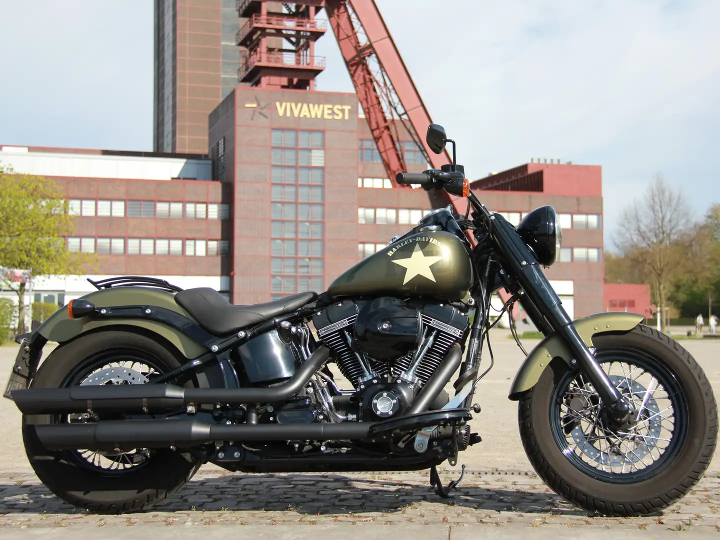 Harley-Davidson Softail Slim Softail Slim S FLSS Verde - 1