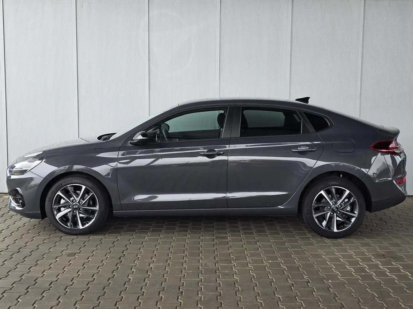 Hyundai i30 Fastback LED PDC vouHi Kam Lkrhzg Shzg Nav Grau - 2
