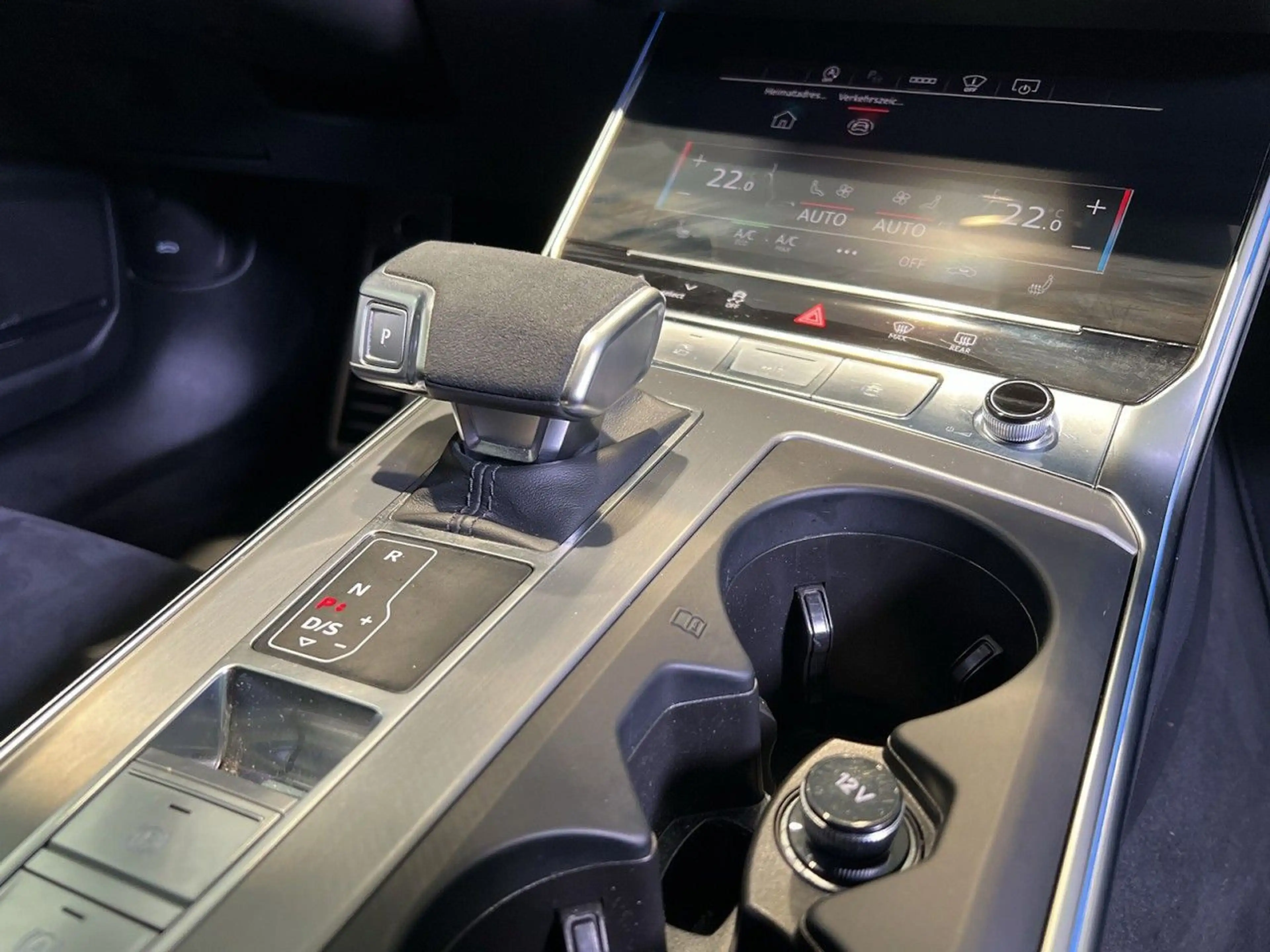 Audi RS6 Avant TFSI quattro B&O Panorama HD-Matrix-LED — photo 16