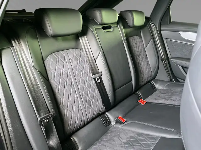 Audi RS6 view 8