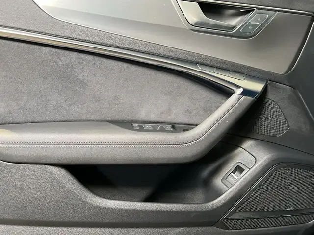 Audi RS6 view 14
