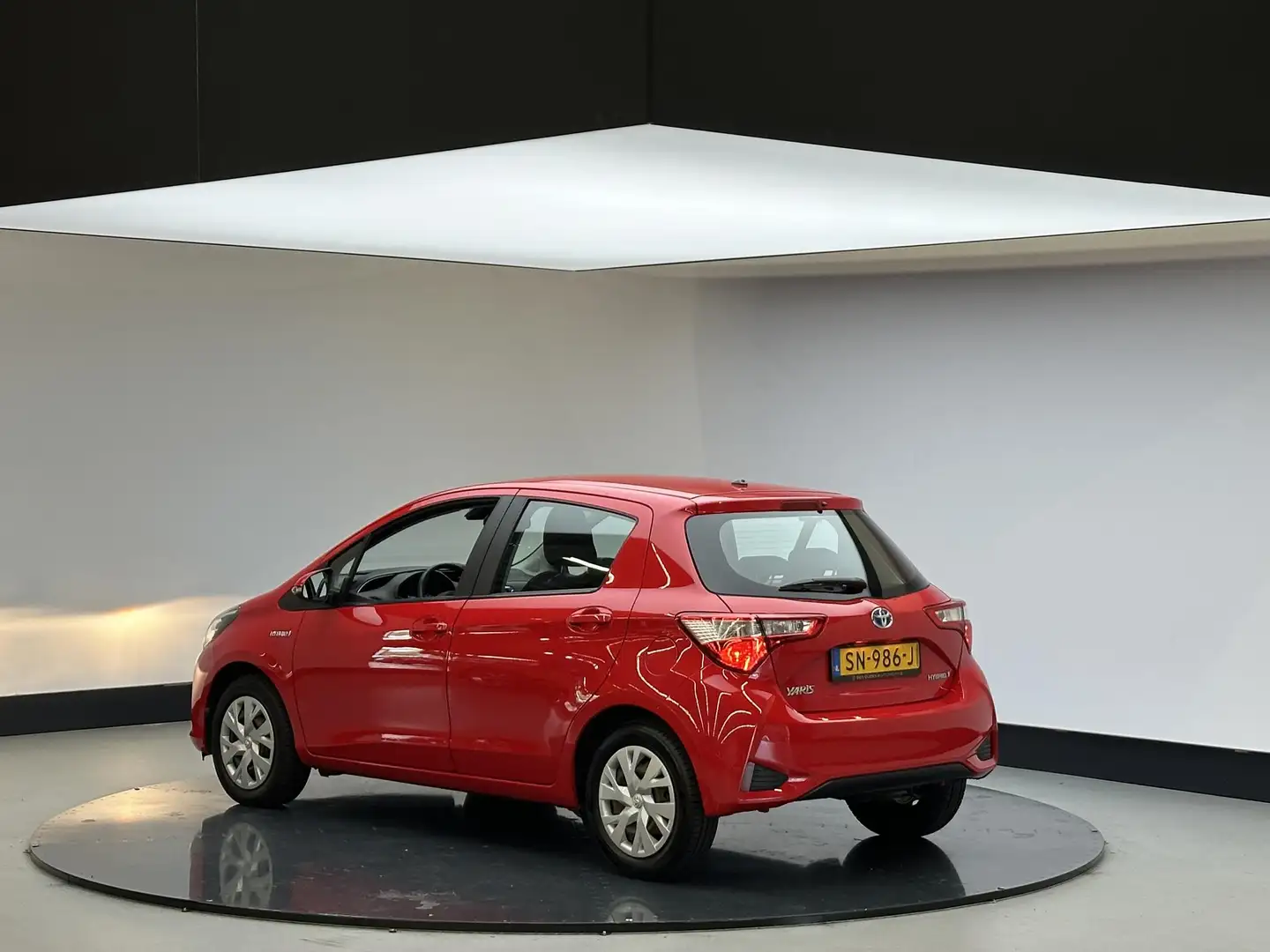 Toyota Yaris 1.5 Hybrid Aspiration Automaat | Cam Achter | Heel Rood - 2