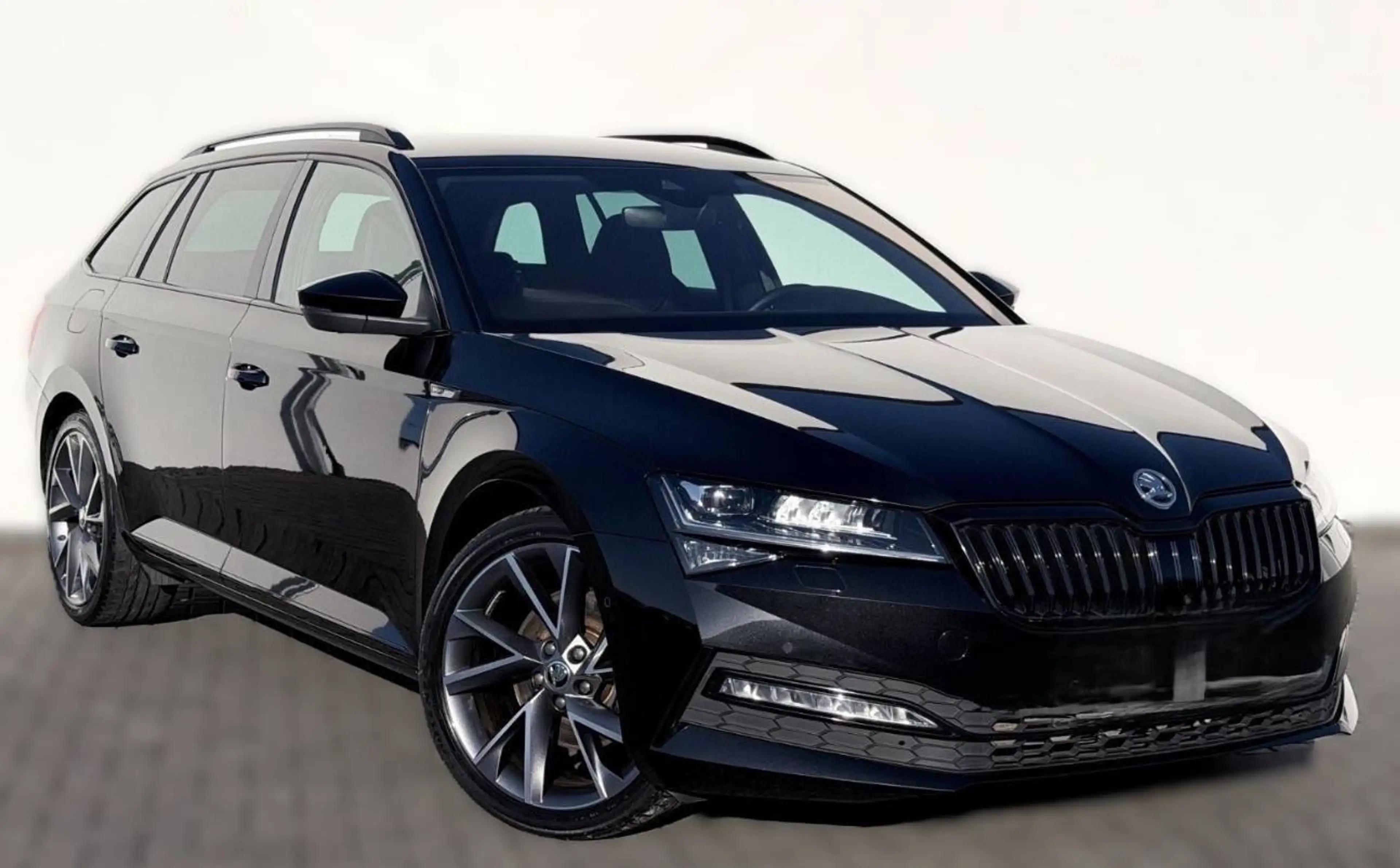 Skoda Superb Sportline iV  Behindertenger. LED 360° Pano LED ACC