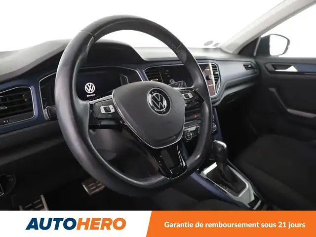 Volkswagen T-Roc view 11
