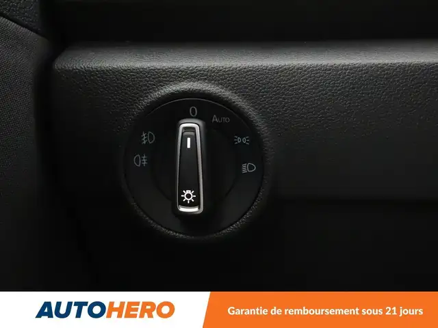 Volkswagen T-Roc view 26