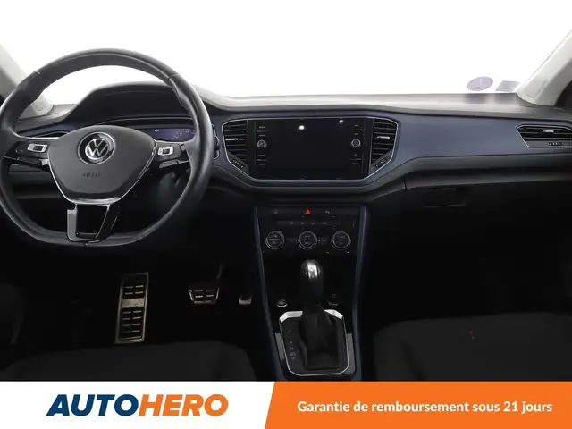 Volkswagen T-Roc view 12