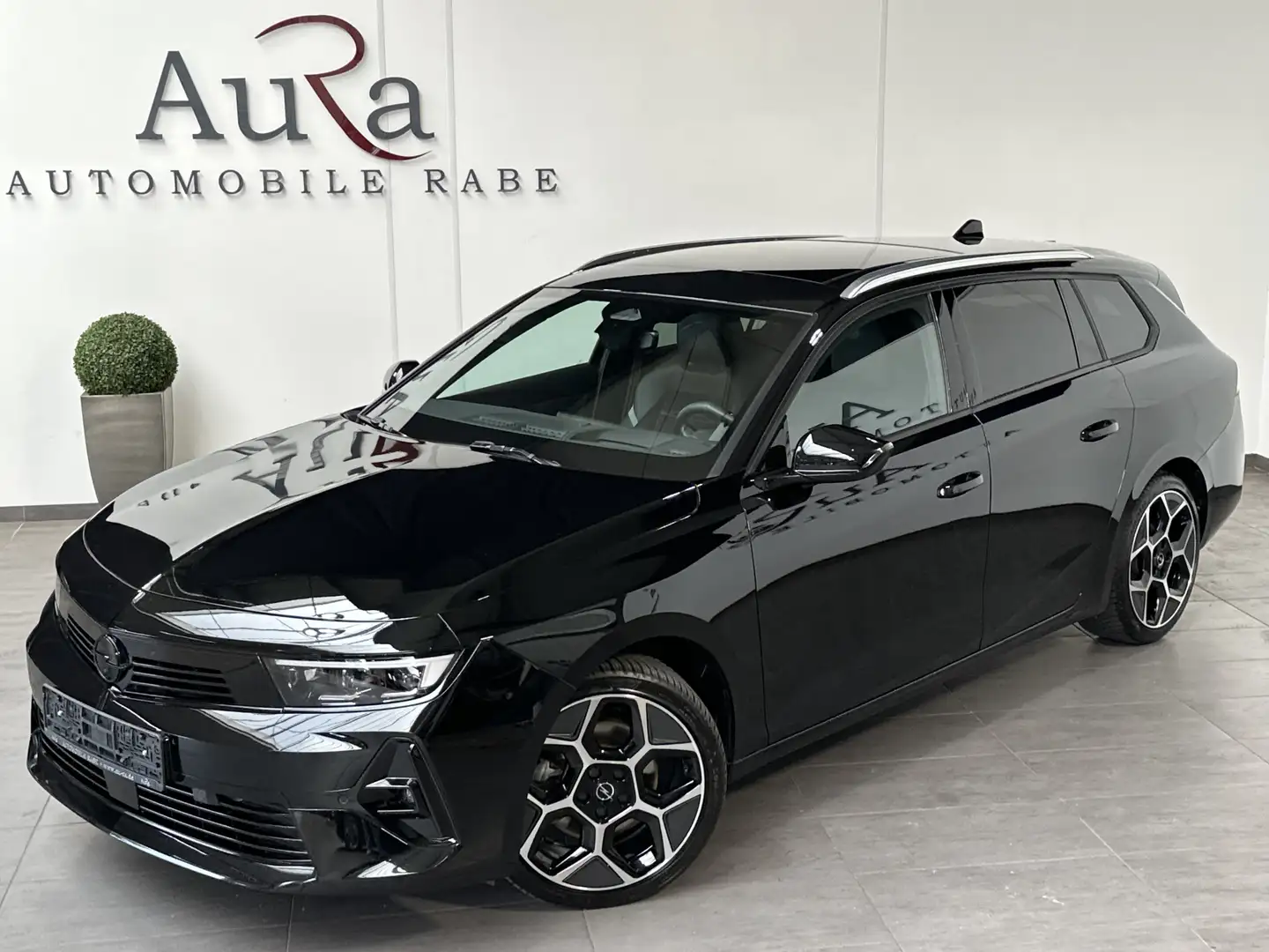 Opel Astra SpT 1.5 D Aut. GS NAV+LED+PANO+18ZOLL+1HD Noir - 1