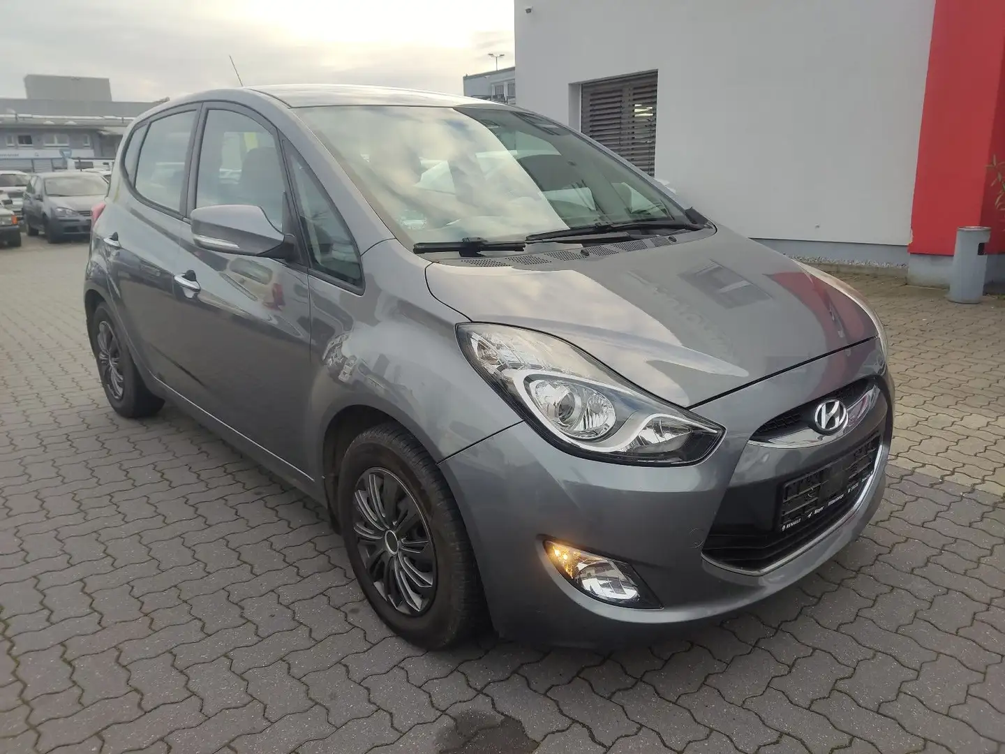 Hyundai iX20 1.4 CRDi Style-Linie Grau - 2