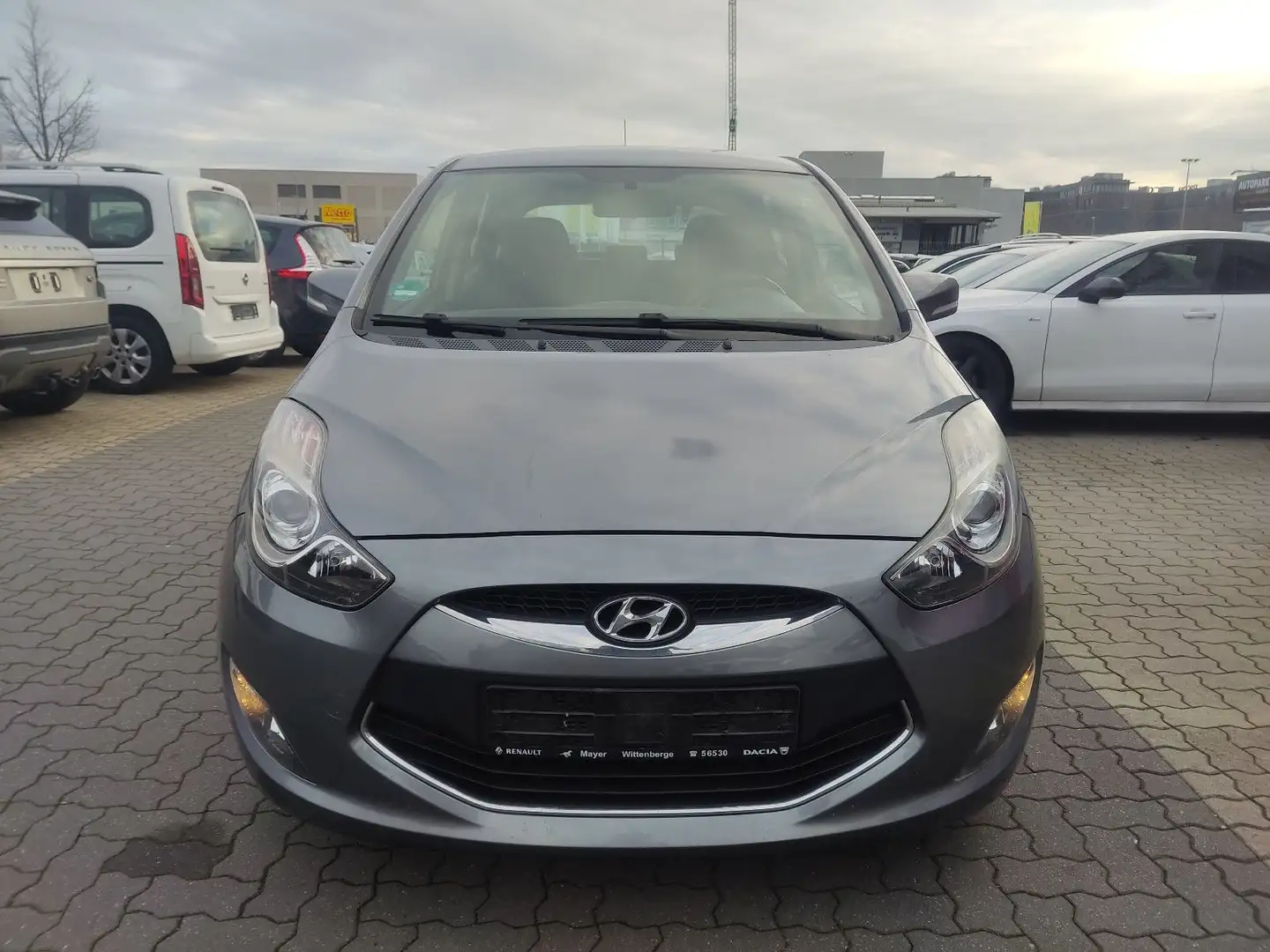Hyundai iX20 1.4 CRDi Style-Linie Grau - 1
