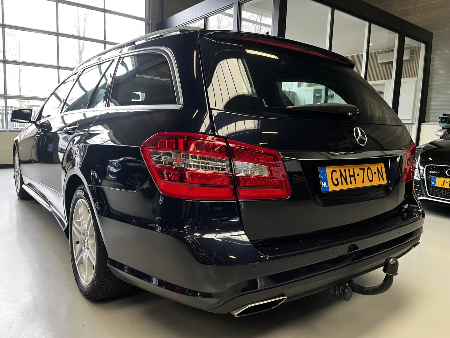Mercedes-Benz E 350 Estate CGI Cruise, Navi, Panorama Blau - 2