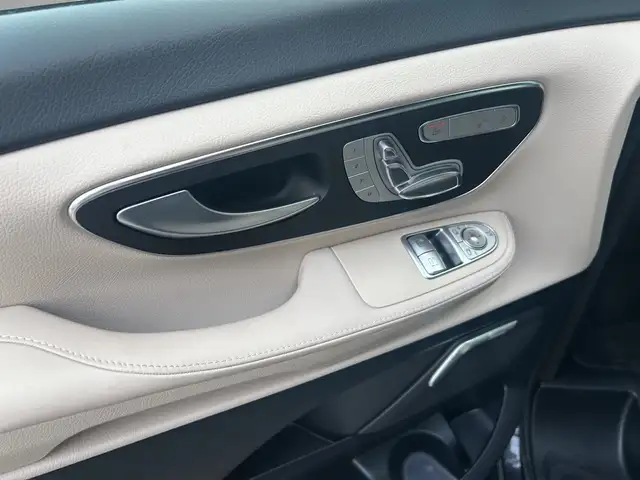 Mercedes-Benz V-Class view 12