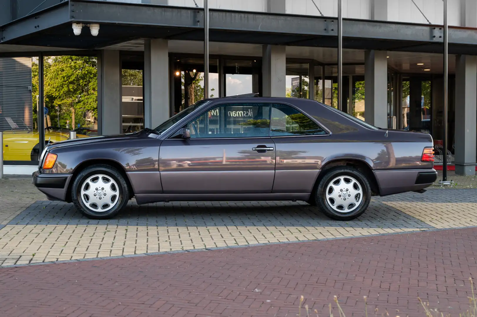 Mercedes-Benz CE 300 24V ( W124 ) - 2
