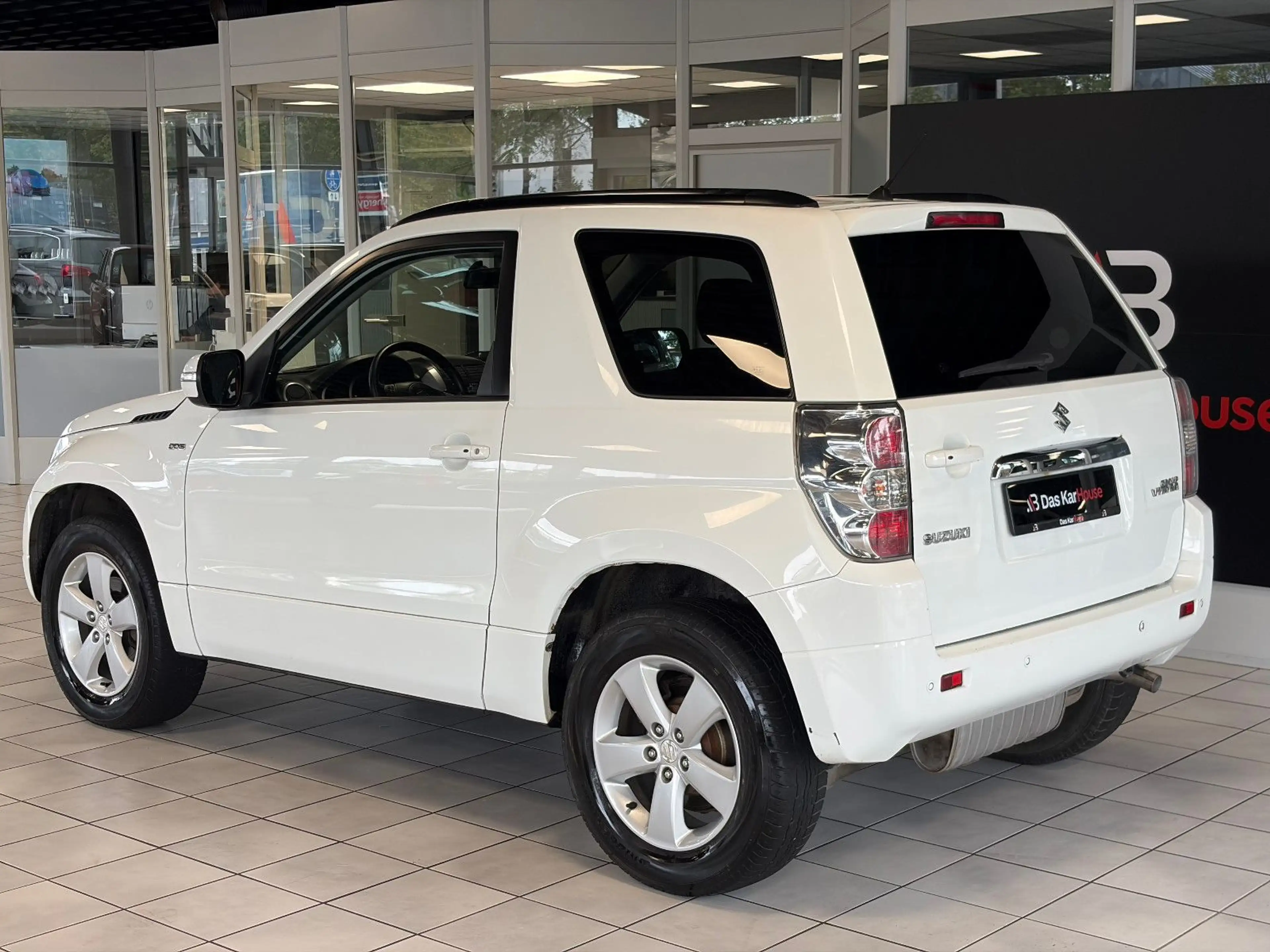 Suzuki Grand Vitara 1.9 DDIS Comfort · 4x4 · PDC — photo 6