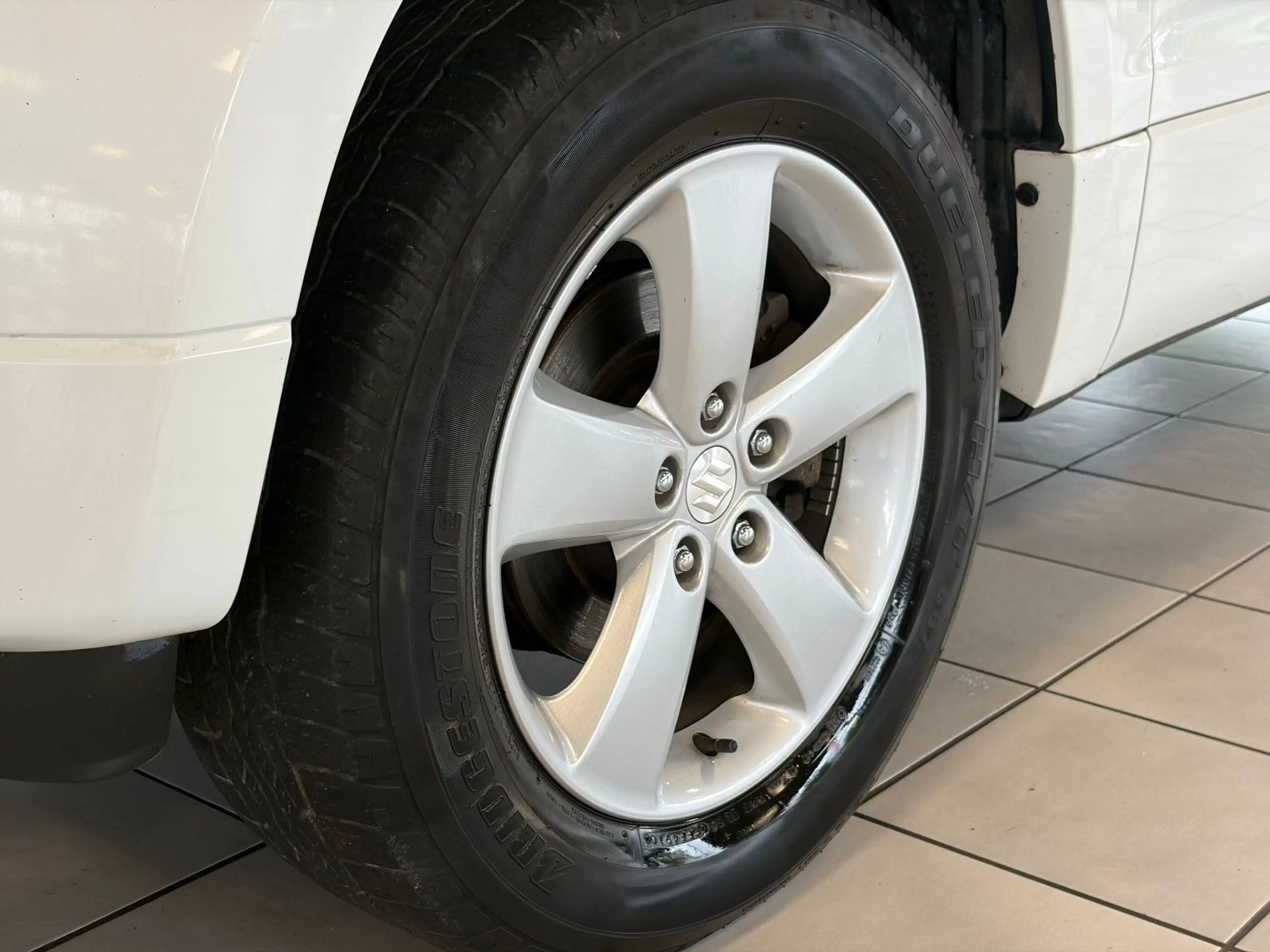 Suzuki Grand Vitara 1.9 DDIS Comfort · 4x4 · PDC — photo 10
