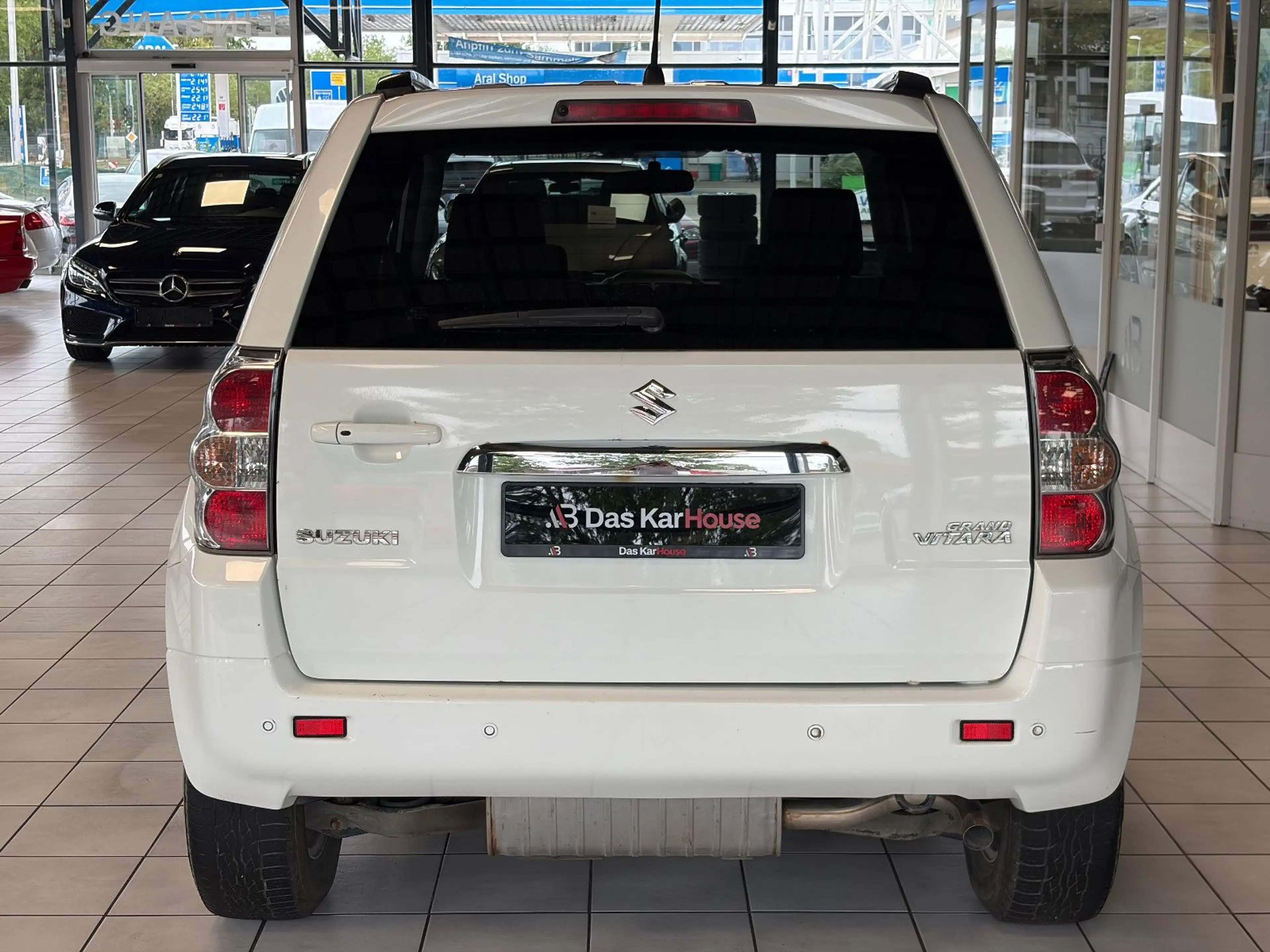 Suzuki Grand Vitara 1.9 DDIS Comfort · 4x4 · PDC — photo 4