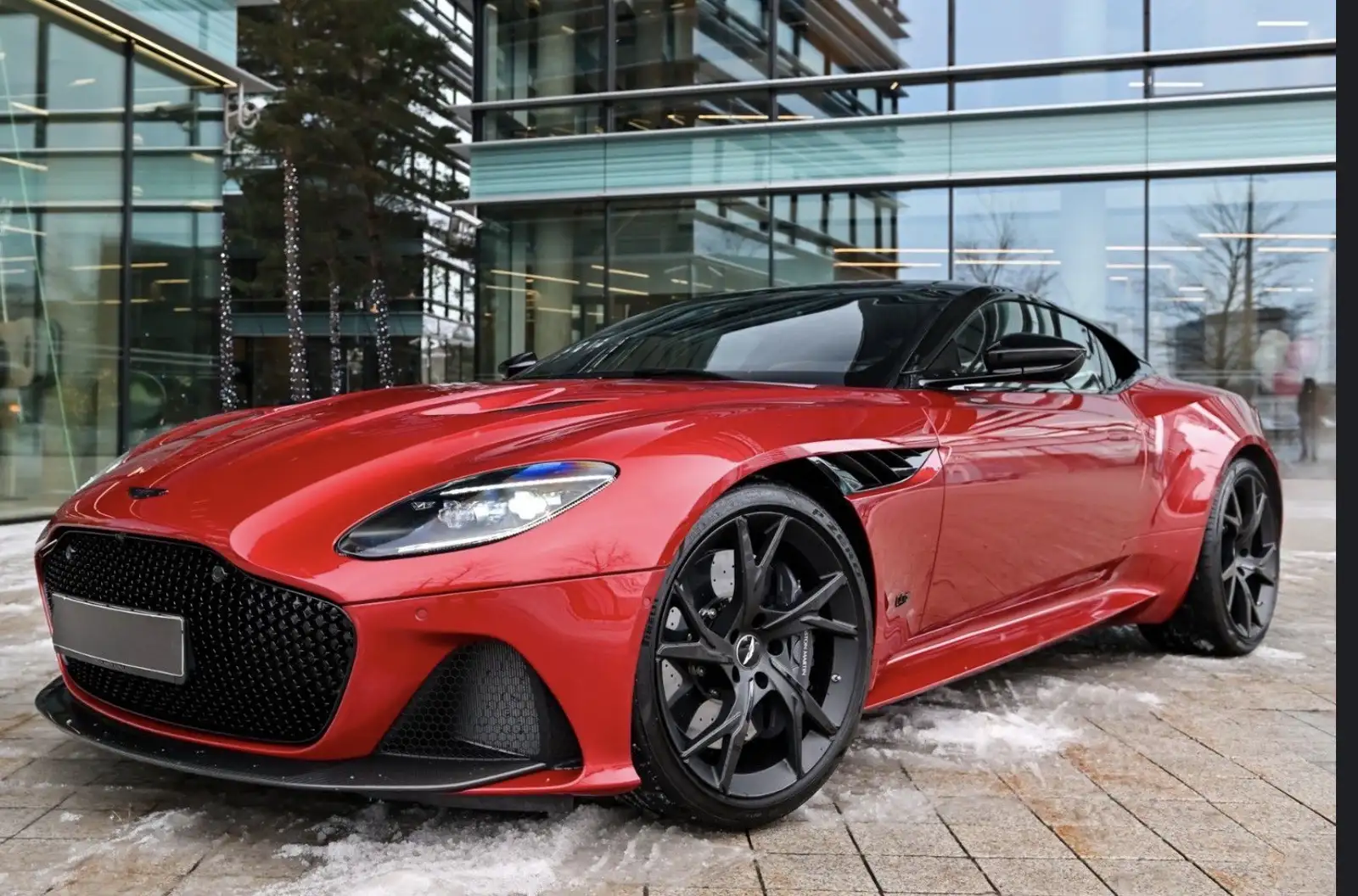 Aston Martin Superlegerra 5.2 V12