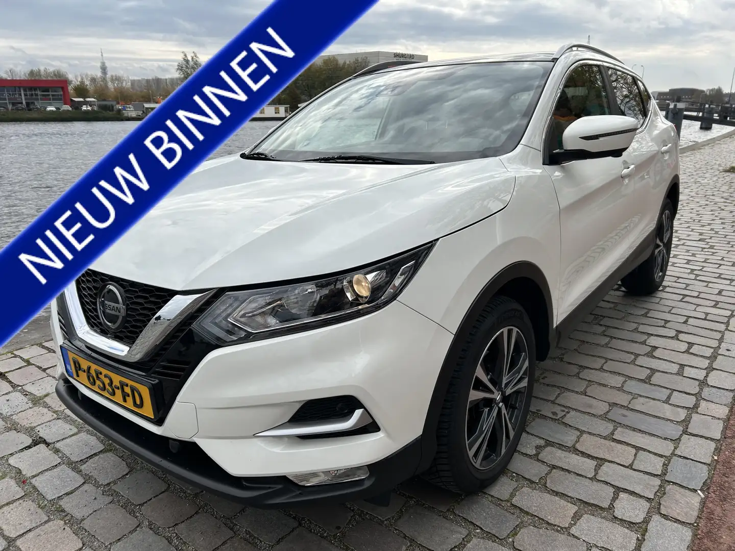 Nissan Qashqai 1.3 DIG-T N-Connecta panorama dak 74.000 km Nieuws Wit - 1