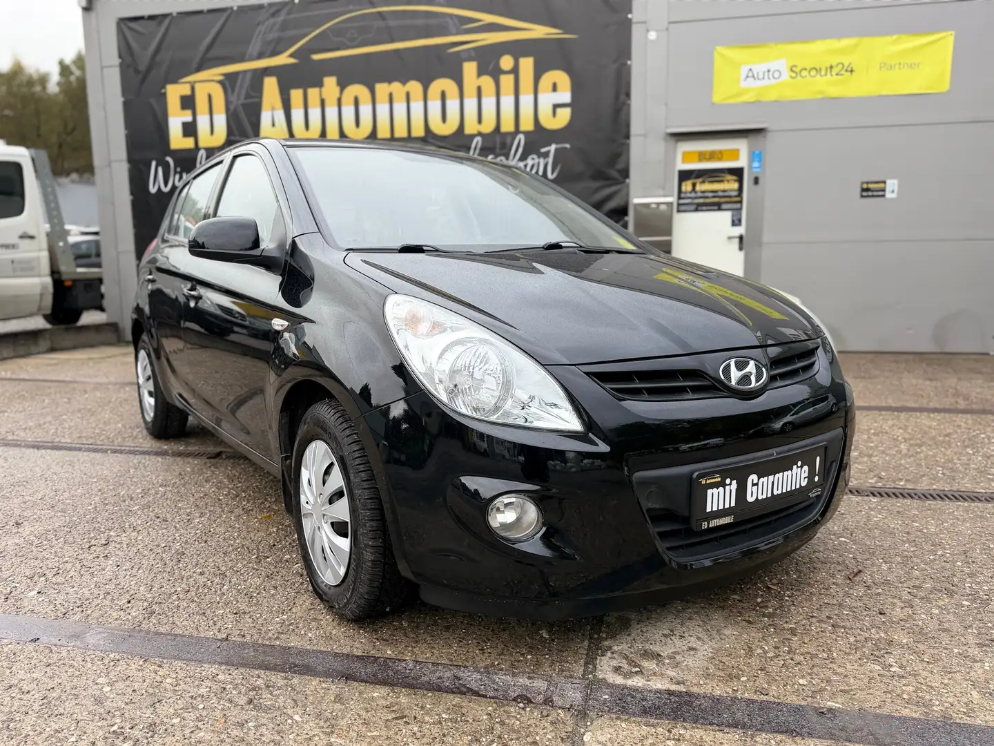 Hyundai i20 1.2 BENZIN MIT GARANTIE! *KLIMAA* Schwarz - 1