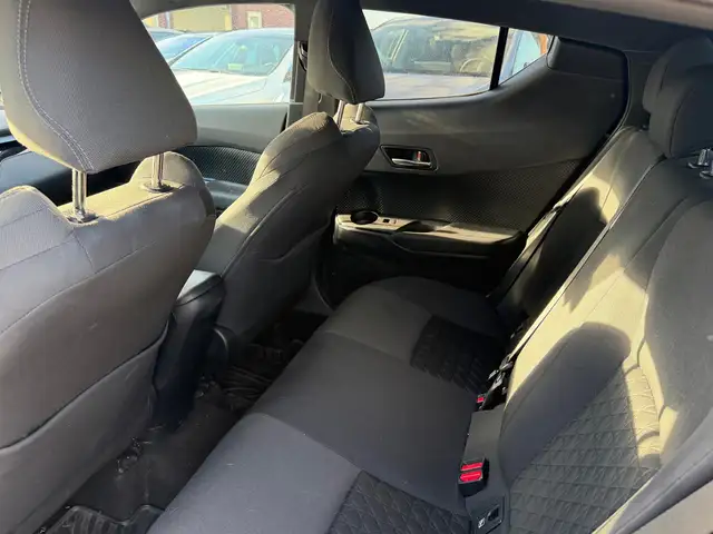 Toyota C-HR view 8