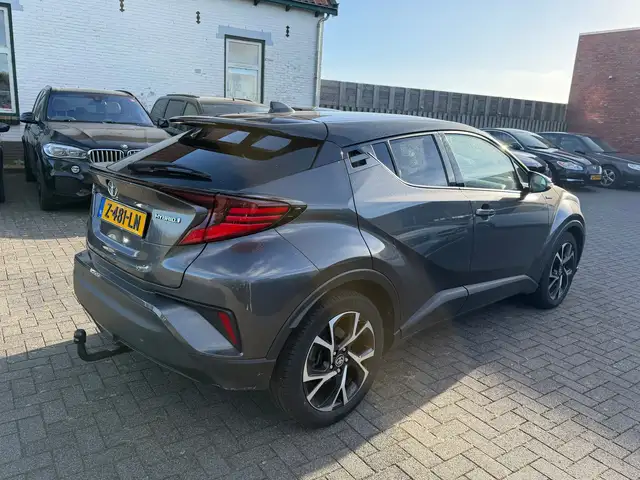 Toyota C-HR view 5