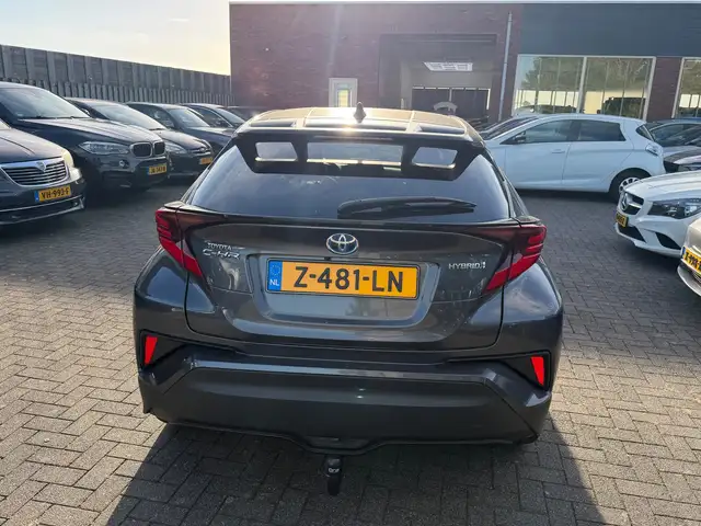 Toyota C-HR view 6