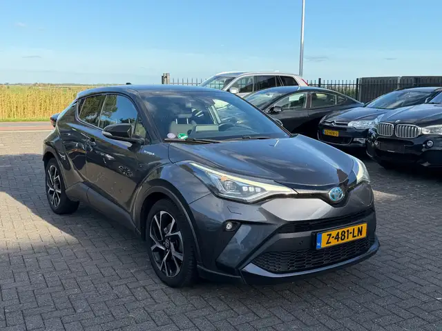 Toyota C-HR view 4