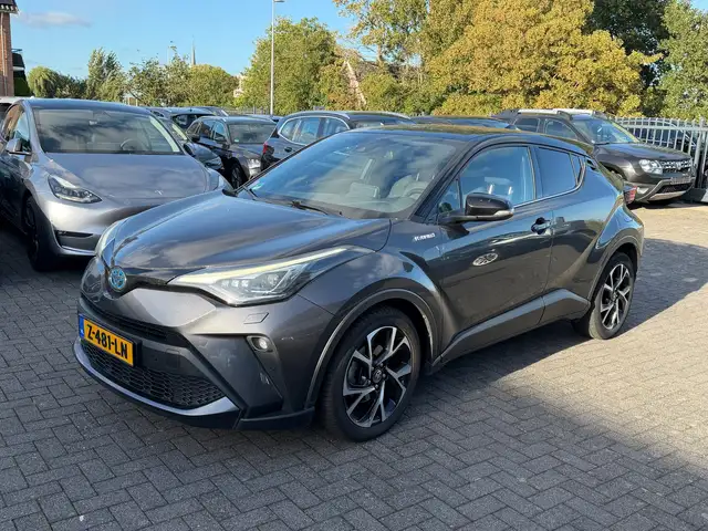 Toyota C-HR view 2