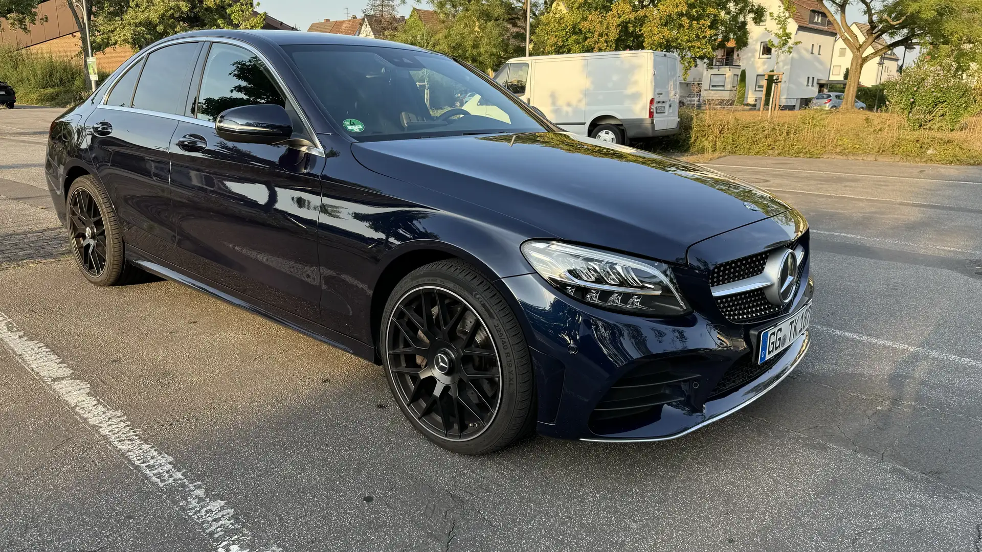 Mercedes-Benz C 300 AMG Line, Leder, Burmester Blau - 2