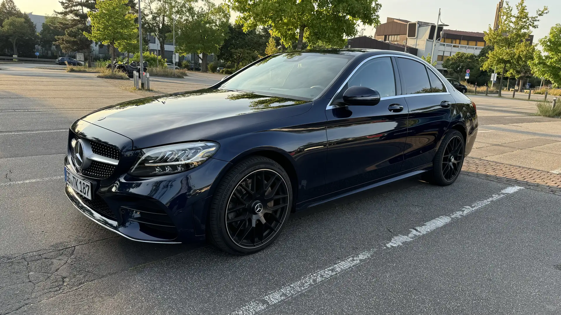 Mercedes-Benz C 300 AMG Line, Leder, Burmester Blau - 1
