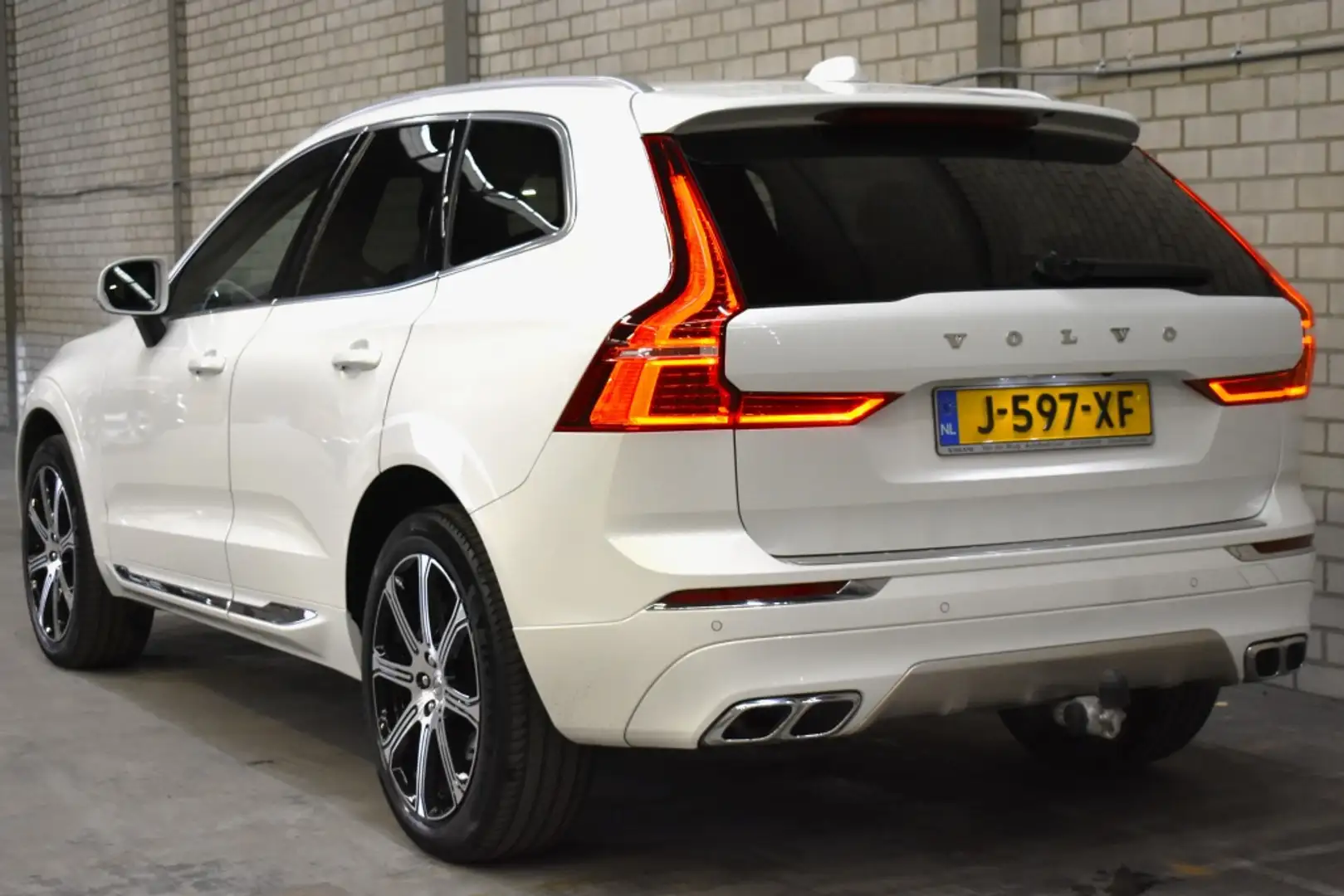 Volvo XC60 B4 197PK Inscription | Leder | Trekhaak | BLIS | D Blanc - 2