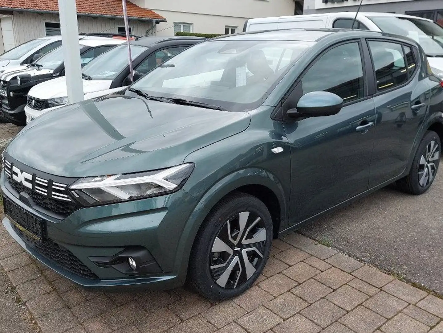 Dacia Sandero Expression Vert - 1