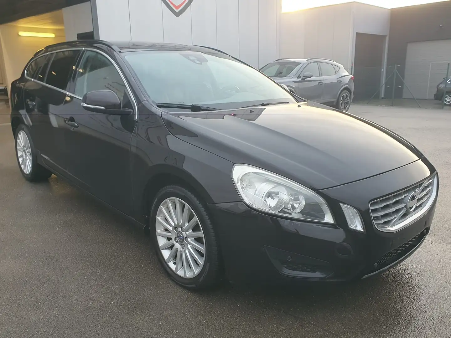 Volvo V60 V60 2.0 D3°EURO5 °CUIR°GPS°PDC° Zwart - 1