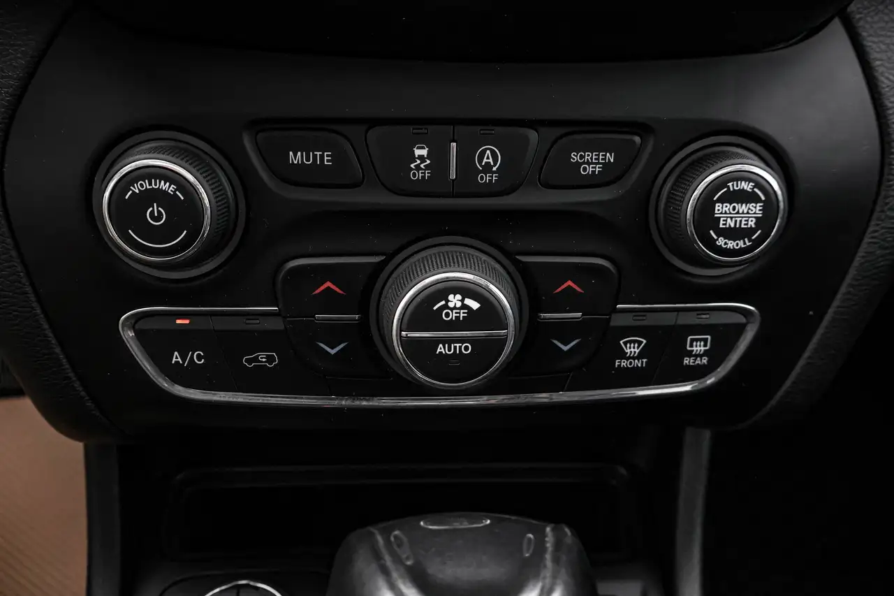 Jeep Cherokee снимка Jeep Cherokee