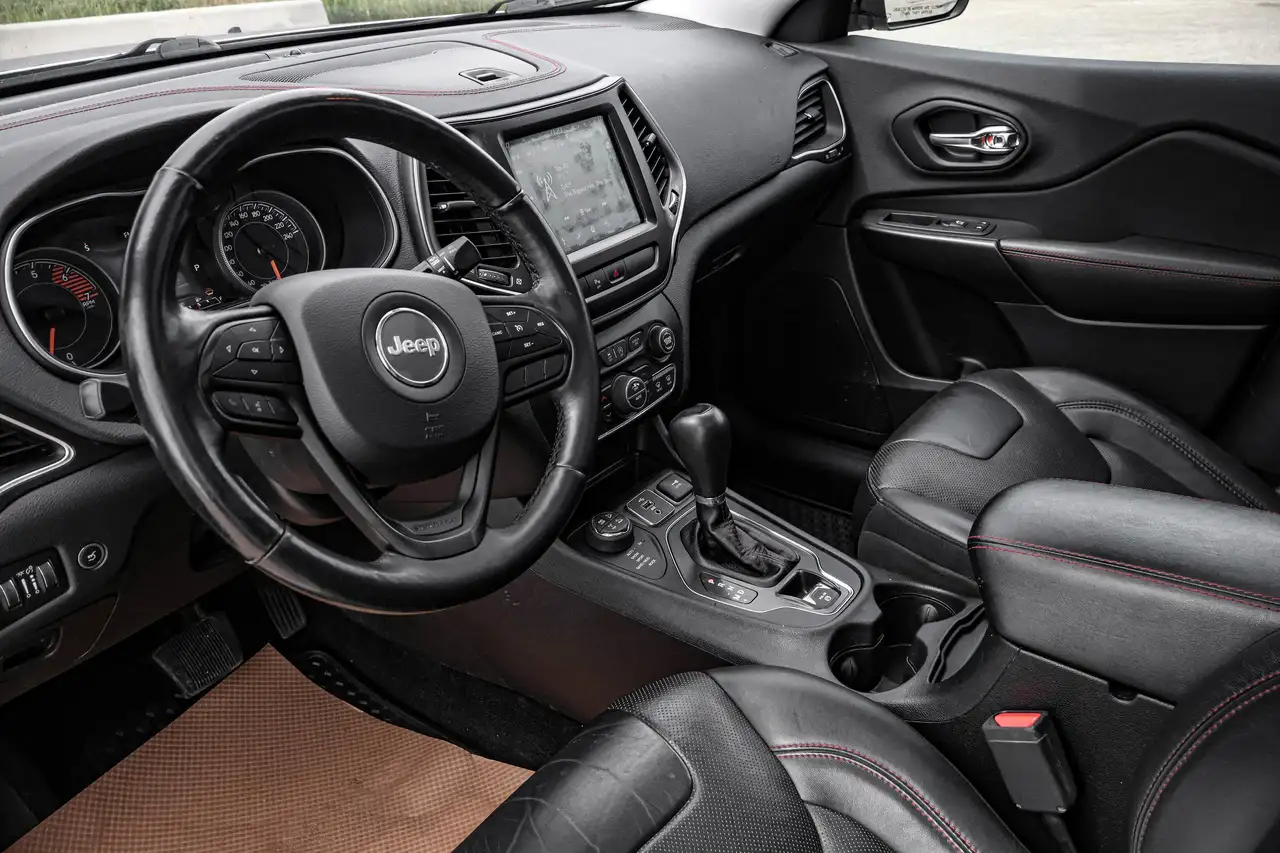 Jeep Cherokee снимка Jeep Cherokee