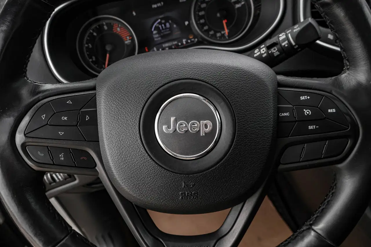 Jeep Cherokee снимка Jeep Cherokee