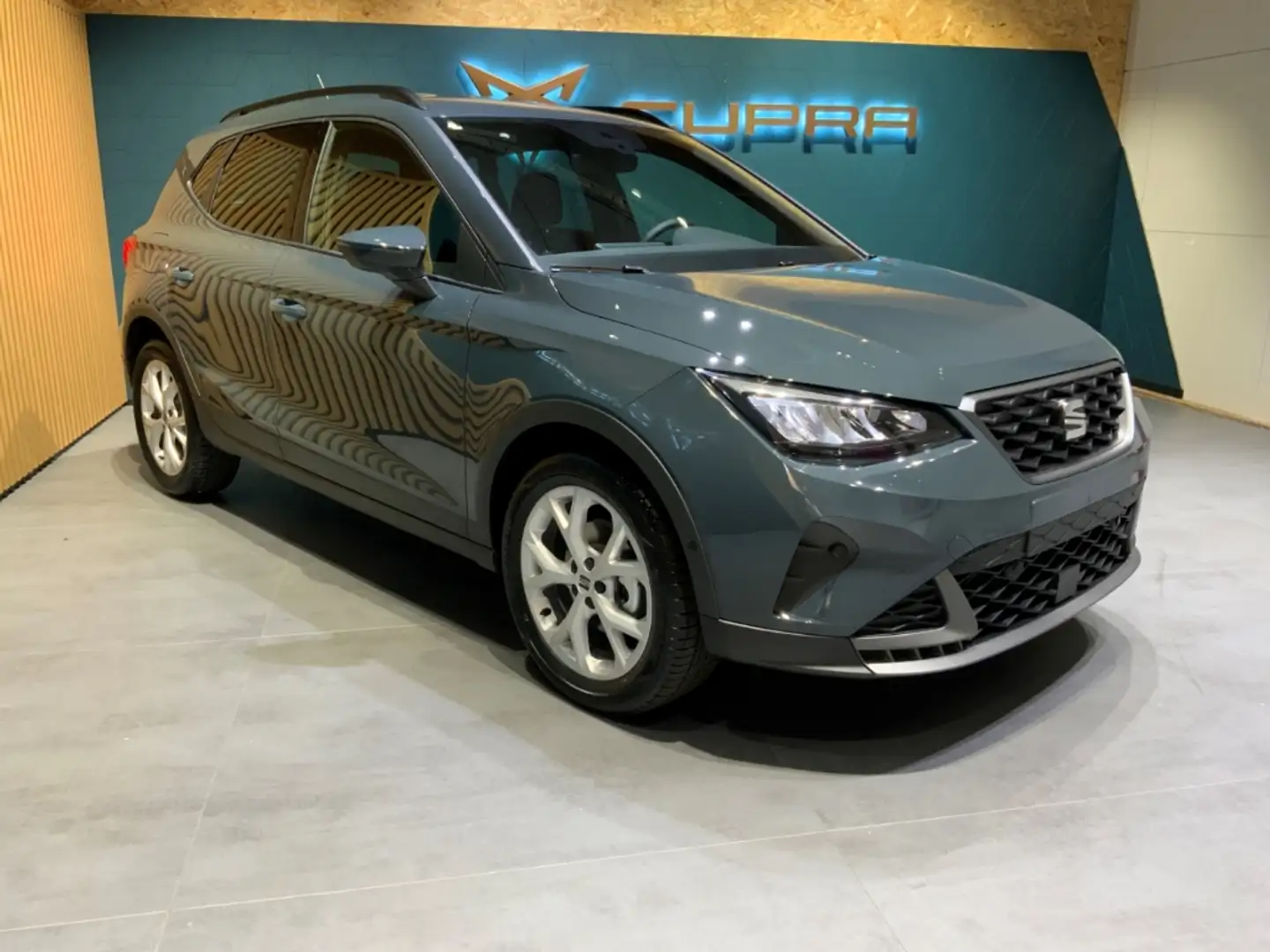 SEAT Arona FR 1.5 TSI DSG+Travel Assisent +LED+Navi Azul - 2