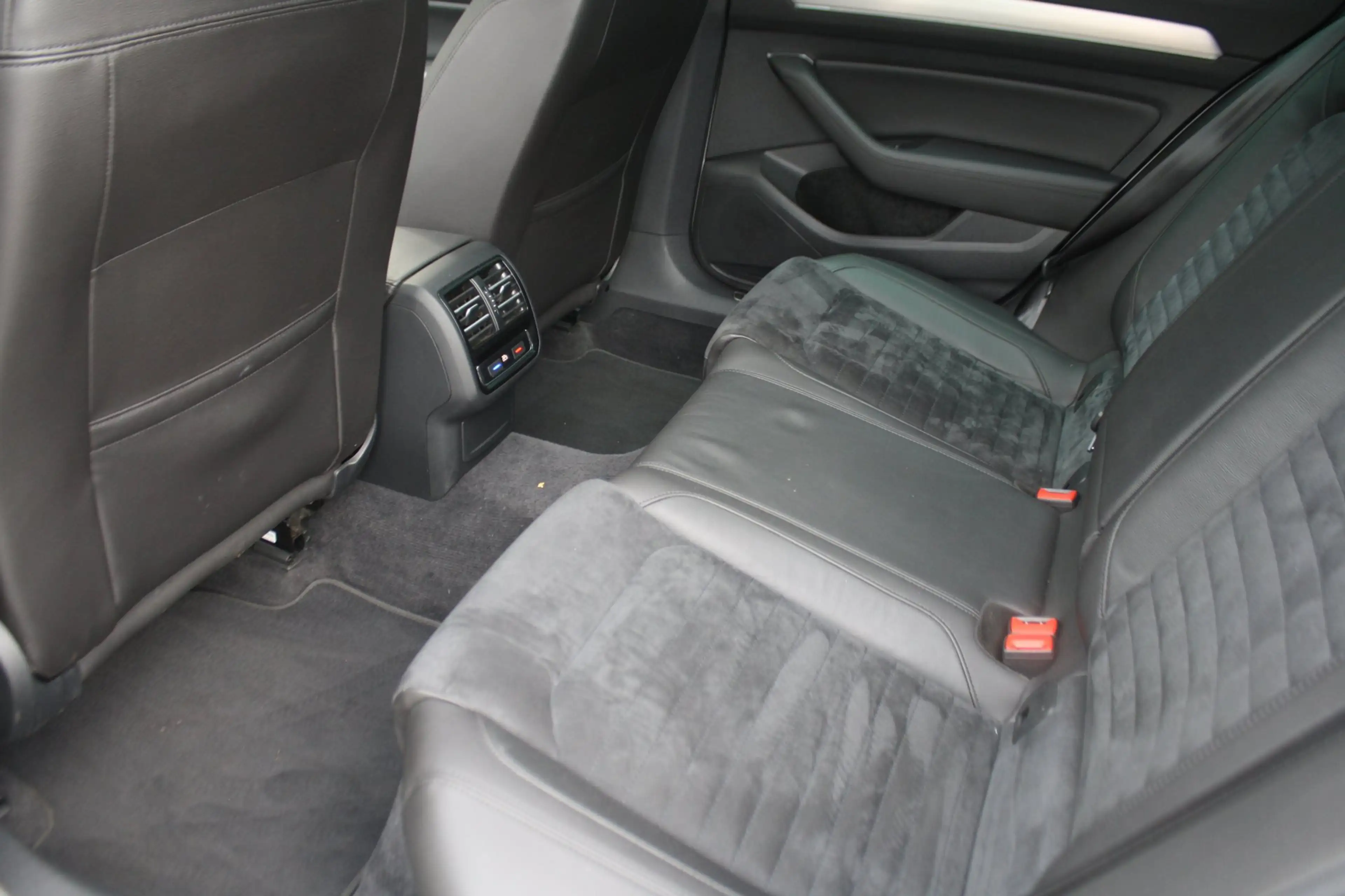 Volkswagen Passat Variant 1.4 TSI Highline Business R - LED - PANORAMADAK - — photo 5