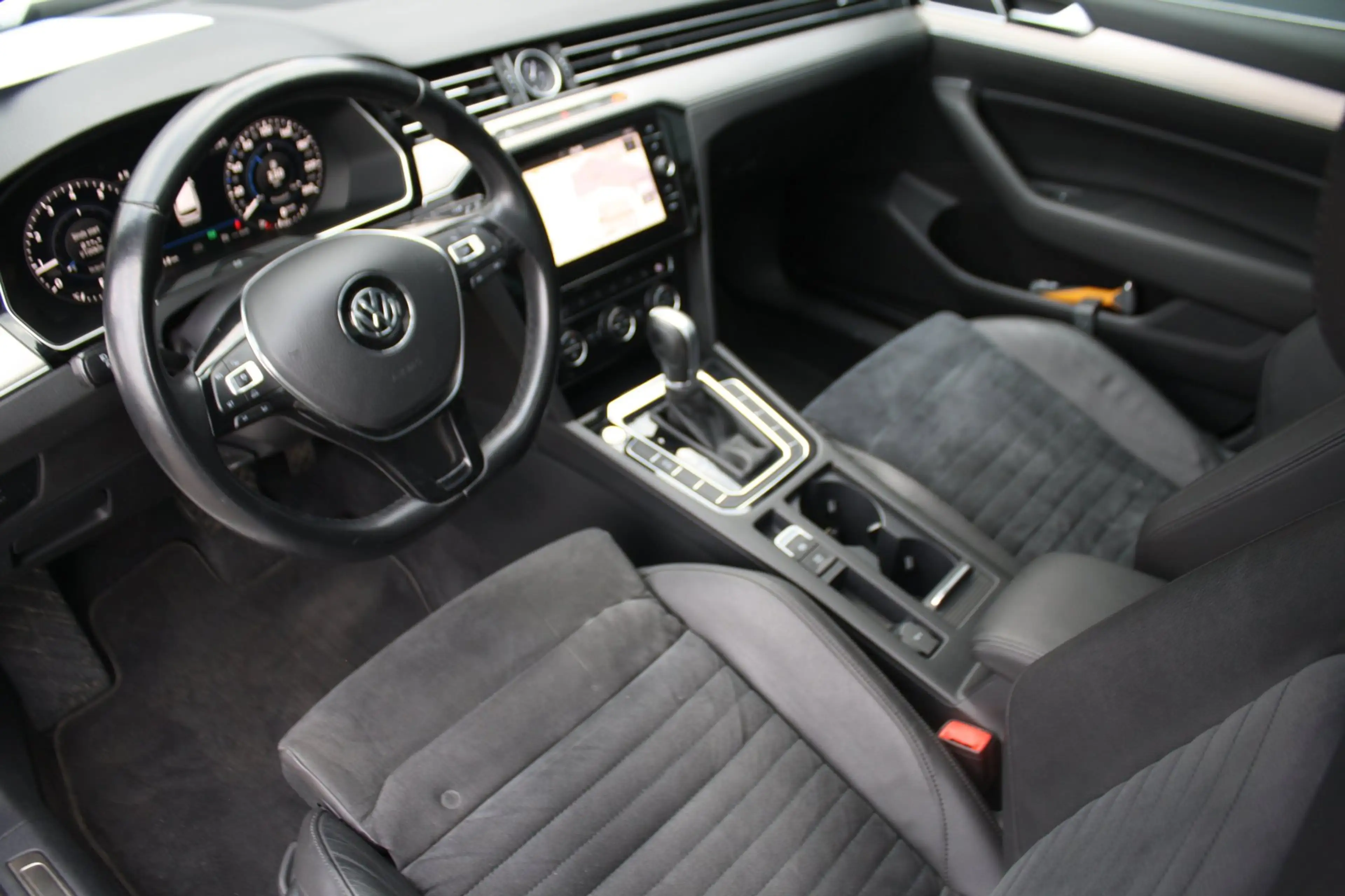 Volkswagen Passat Variant 1.4 TSI Highline Business R - LED - PANORAMADAK - — photo 4