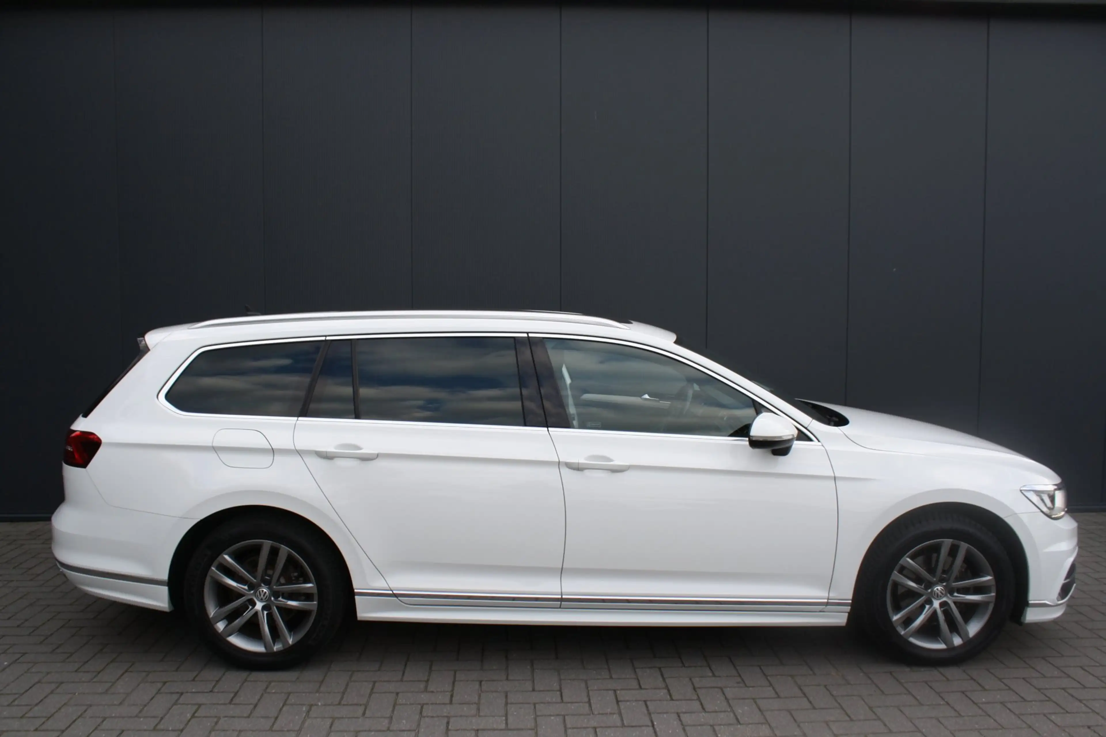 Volkswagen Passat Variant 1.4 TSI Highline Business R - LED - PANORAMADAK - — photo 2